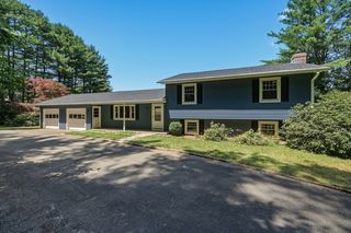 59 Lovers Ln, Greenfield, MA 01301
