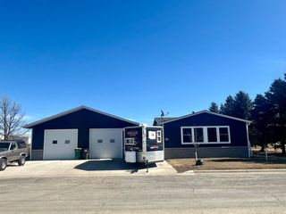 810 W  3rd St, Graceville, MN 56240