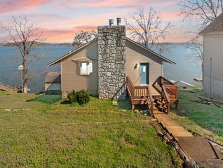 62 Lake Shore Dr, New Concord, KY 42076