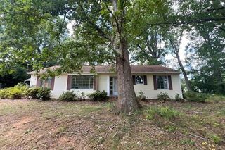 3 Forest Dr, Thomasville, NC 27360