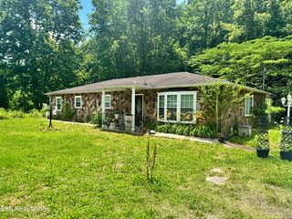 955 Rock Haven Rd, Bean Station, TN 37708