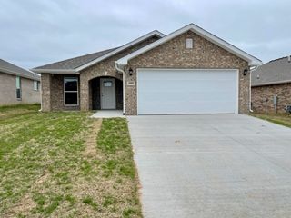 5902 NW Ettie May St, Bentonville, AR 72713