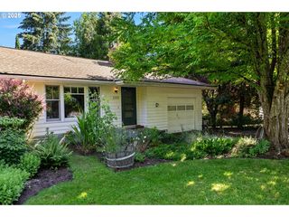2555 Dillow Dr, West Linn, OR 97068