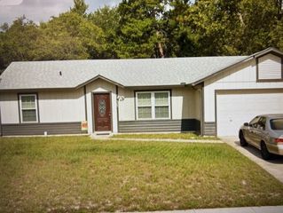 650 Cheltenham Ave, Deltona, FL 32738