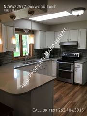 N26W22577 Oakwood Ln, Waukesha, WI 53186