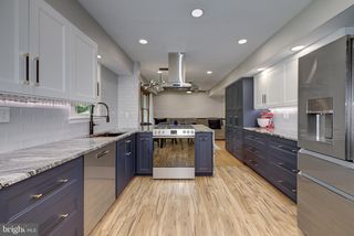 16 Greentree Dr, Burlington, NJ 08016