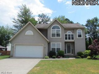 7071 Oak Tree Dr N, Lorain, OH 44053