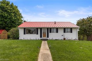311 Hillcrest Dr, Wellsburg, WV 26070
