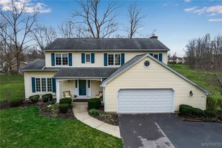 30 Oakcliff Ct, East Amherst, NY 14051