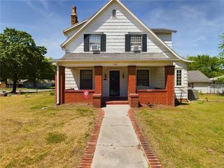 506 E  15th St, Baxter Springs, KS 66713