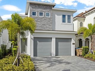 832 Desert Mountain Ct, Kissimmee, FL 34747