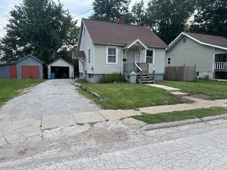 431 N  Bond Ave, Marshall, MO 65340