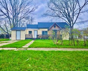 402 Oak St, Saginaw, MI 48604