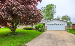 520 Sunrise St, Chenoa, IL 61726