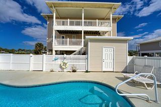 916 Gulf Beach Dr, Eastpoint, FL 32328