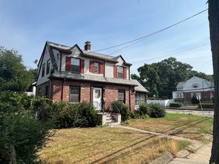 89 Tacoma St, Hyde Park, MA 02136