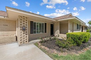 1214 W  31st St, Houston, TX 77018