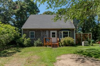 2 Winemack Street, Oak Bluffs, MA 02557