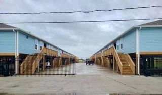 915 24th St, San Leon, TX 77539