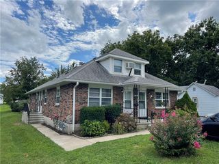 723 W  26th St, Higginsville, MO 64037