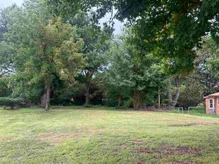 1013 N  7th St, Ponca City, OK 74601