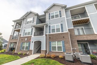 120 Buckhill Village Dr #202, Burlington, NC 27215