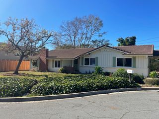 1025 Crestwood Pl, Santa Barbara, CA 93105