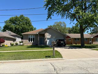 7145 Sholer Ave, Bridgeview, IL 60455