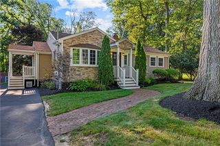 323 Angell Rd, Lincoln, RI 02865