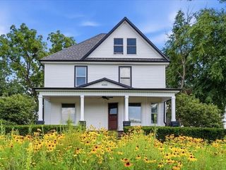 4245 W  4th St, Waterloo, IA 50701