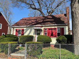 14 Oakcrest Rd, Hyde Park, MA 02136