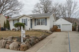 715 12th St NW, Rochester, MN 55901