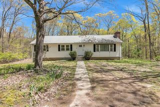 34 1/2 Paradise Lake Rd, Monson, MA 01057