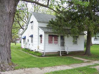 106 N  Locust Ave, Forreston, IL 61030