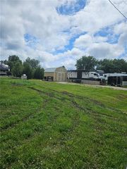 6 Greenwood Ln, Linn Valley, KS 66040