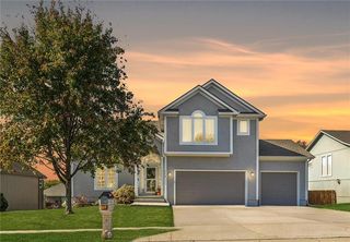 904 Crestridge Dr, Kearney, MO 64060