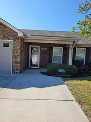 902 Applebrook Dr, Rossville, GA 30741