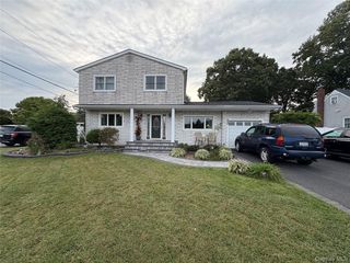 822 Coates Avenue, Holbrook, NY 11741