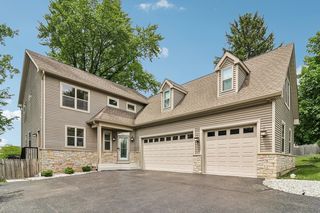 200 Sunset Ct, Lake Zurich, IL 60047