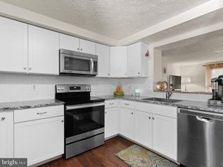 New Kitchen Cabinets, granite and appliances