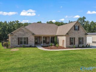 28352 Thach Rd, Athens, AL 35613