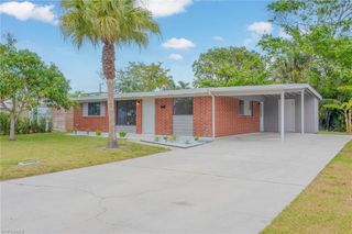 2123 Harbor LN, Naples, FL 34104