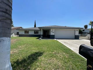 2005 Marc A Mitscher Ct, Bakersfield, CA 93304