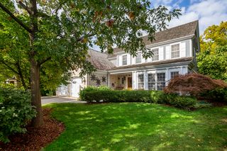 2369 Larkdale Dr, Glenview, IL 60025