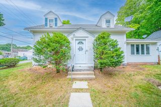 15-17 Pleasant St, Lunenburg, MA 01462