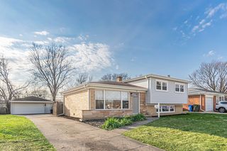 410 S  Crestwood Ln, Mount Prospect, IL 60056