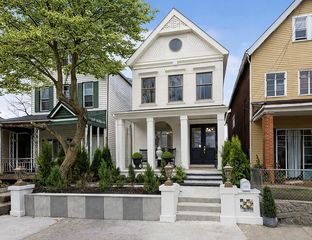 32 Mayflower St, Pittsburgh, PA 15206