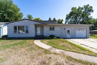 717 Booth Ave, Larimore, ND 58251
