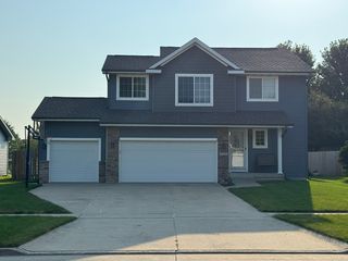 1322 10th Ave SE, Altoona, IA 50009