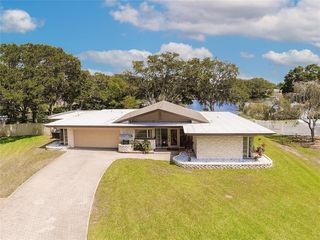 955 Damrosch St, Largo, FL 33771